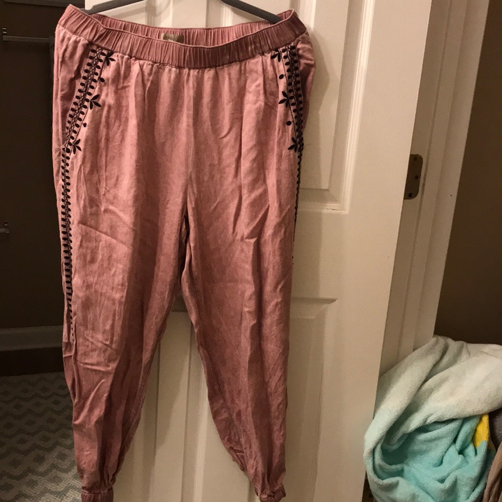 Wonderly Pants with Embroidery